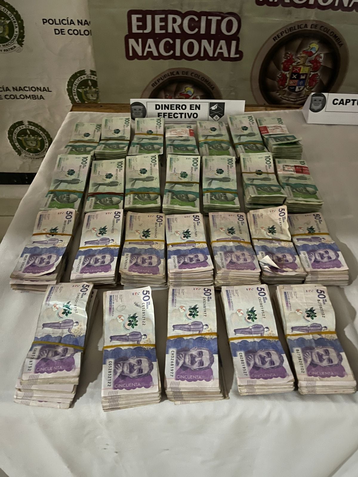 Dos hombres fueron capturados por el Ejército en zona rural de Algeciras con cerca de $200 millones en efectivo cuya procedencia no fue justificada.