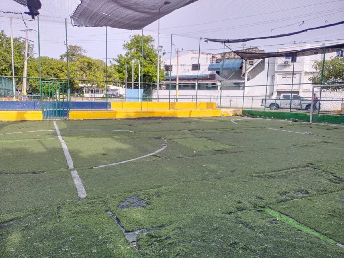 Desvalijan cancha deportiva del barrio Las Gaviotas frente a un CAI de la Policía