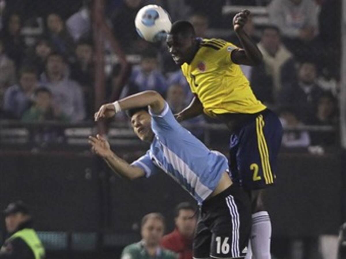Cristian Zapata: "El árbitro quiso sobresalir y por eso me expulsó"
