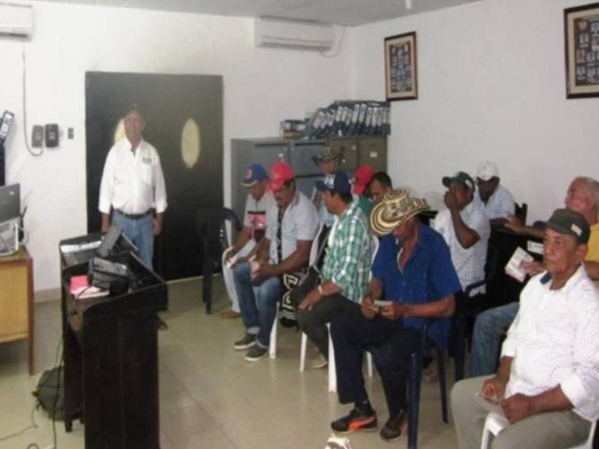 En Achí Bolívar, se capacitan en prevención de enfermedades pecuarias