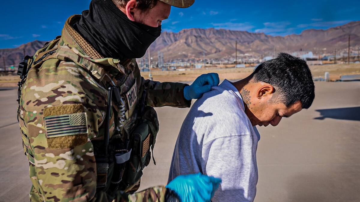 Casa Blanca: primeros deportados a Guantánamo son 10 miembros del Tren de Aragua