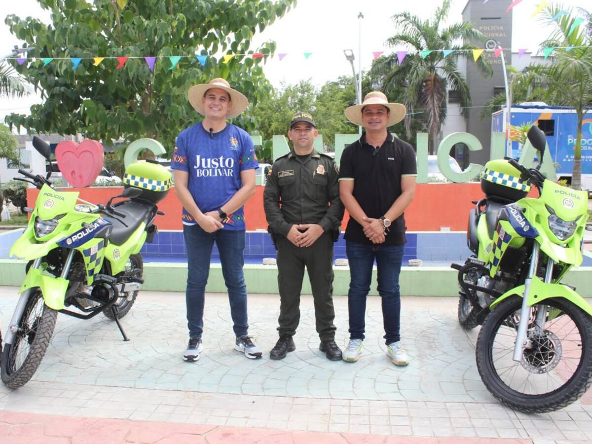 Policía de Clemencia recibe motocicletas donadas por la alcaldía municipal