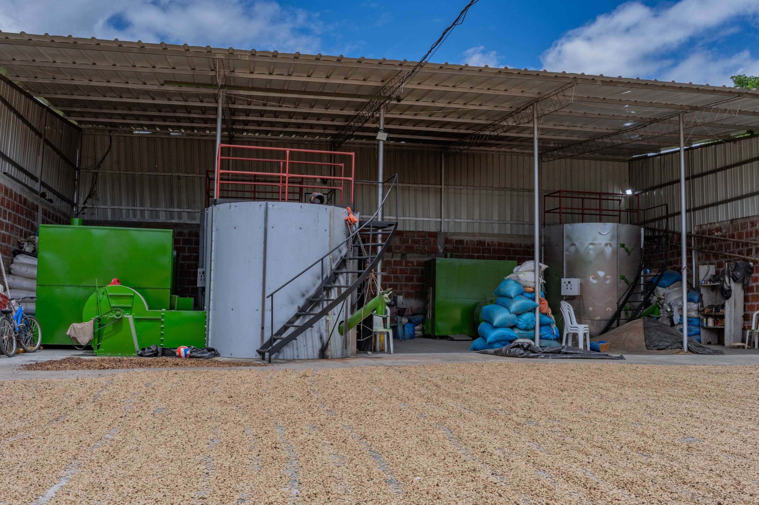Los equipos permitirán procesar hasta 5.000 kilos de café cada 24 horas. Foto Gobernación del Huila 
