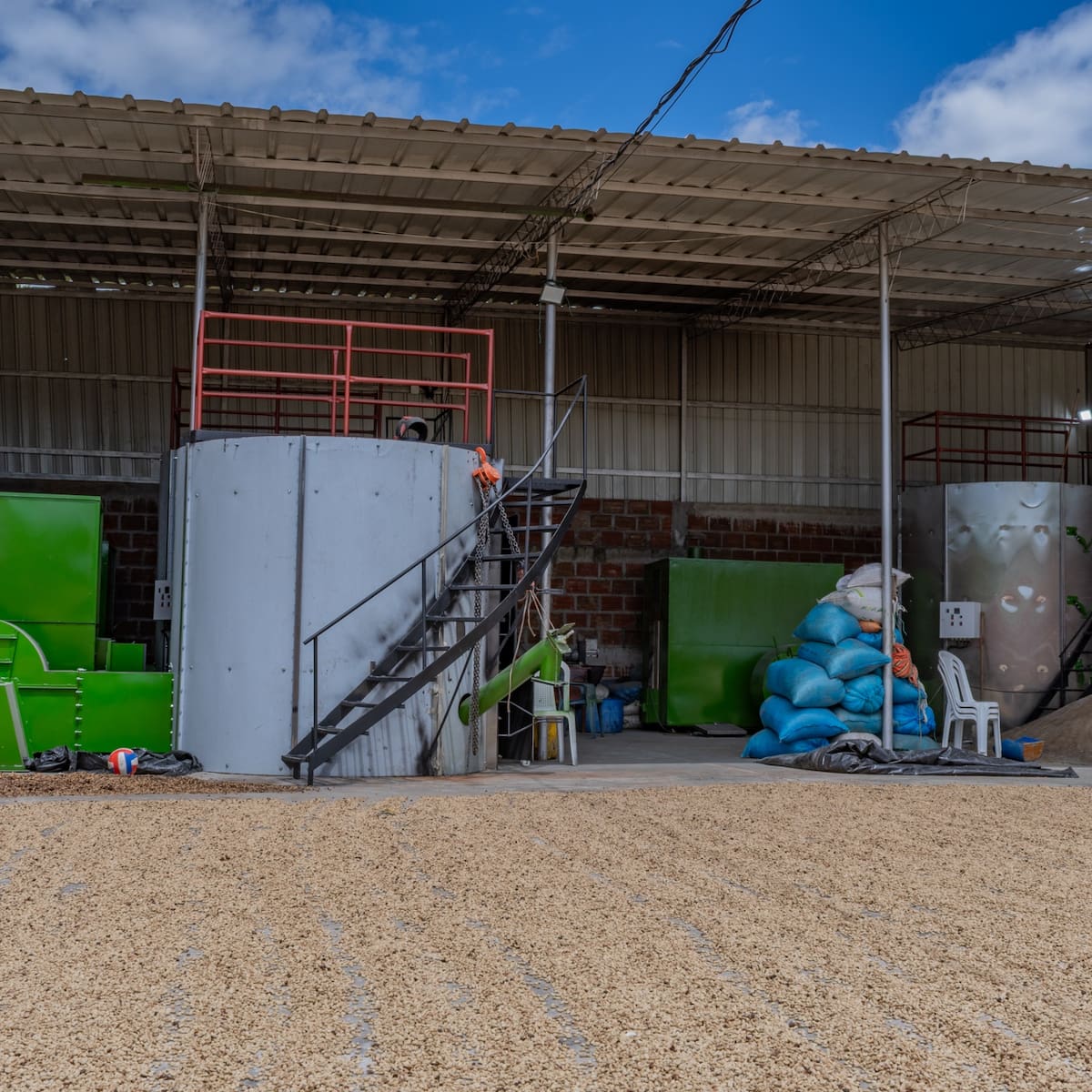 Tello fortalece su caficultura con silos que mejoran ingresos y competitividad