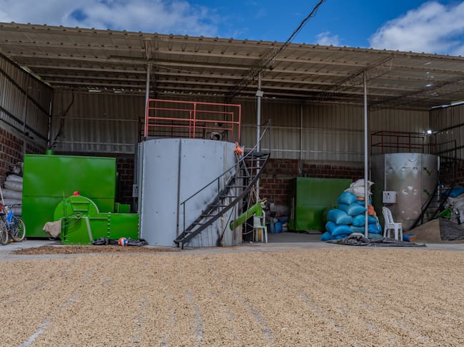Los equipos permitirán procesar hasta 5.000 kilos de café cada 24 horas. Foto Gobernación del Huila