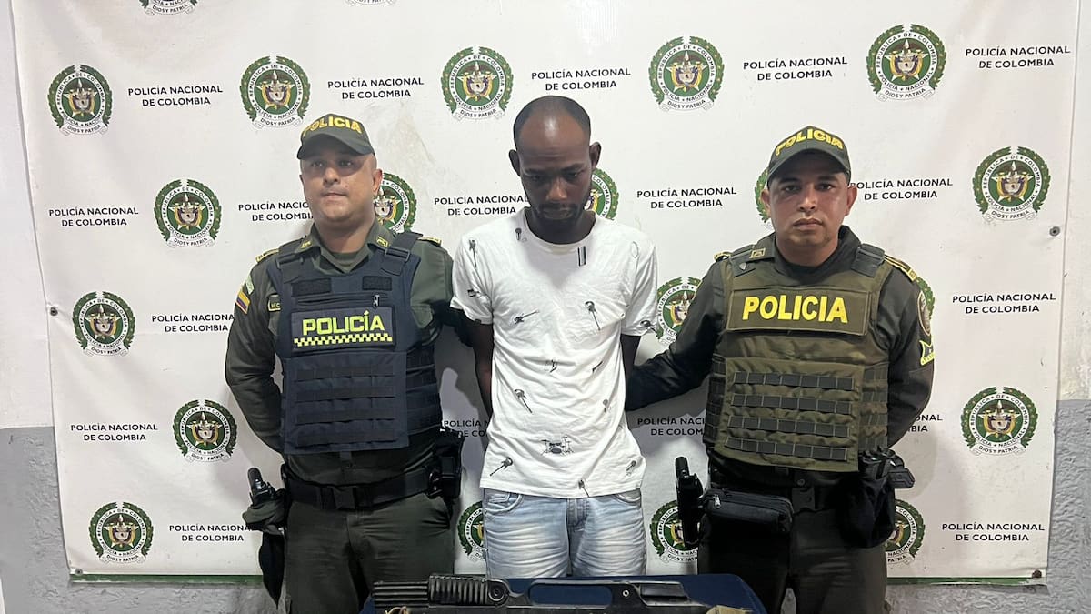 Policía capturó a hombre con un lanza cohetes en el barrio La Esmeralda, en Barranquilla
