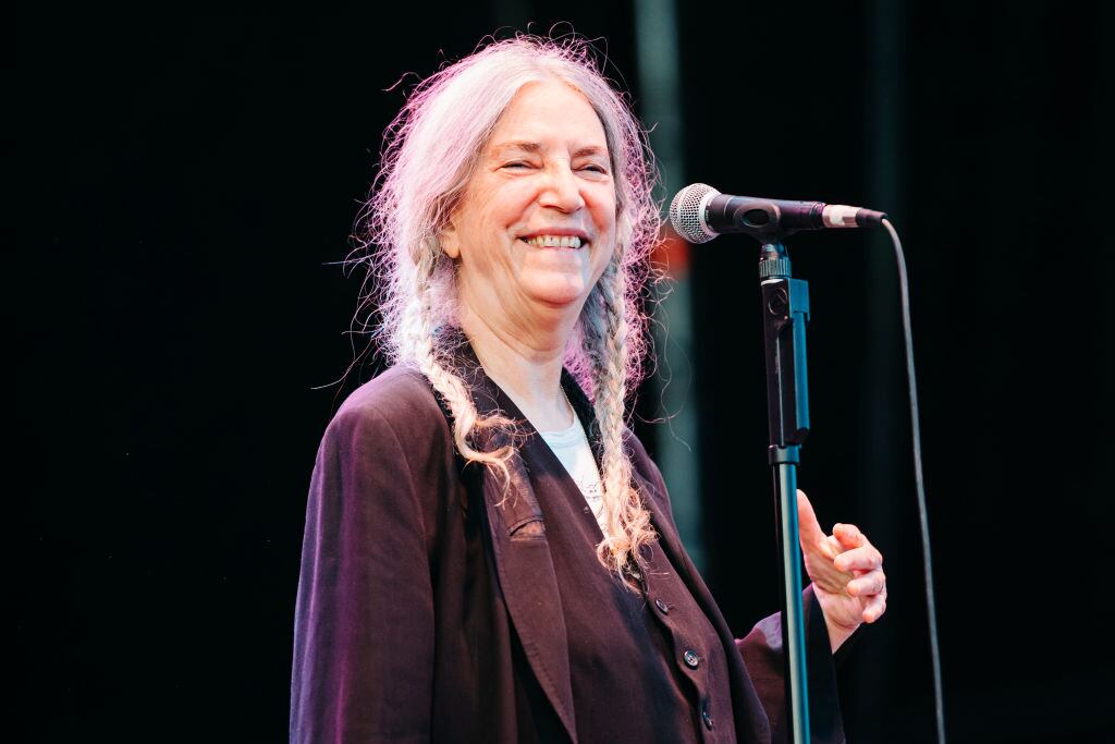 MADRID, SPAIN - JUNE 20: Patti Smith performs on stage during Noches del Botanico music festival at Real Jardín Botánico Alfonso XIII on June 20, 2022 in Madrid, Spain. (Photo by Mariano Regidor/Redferns)