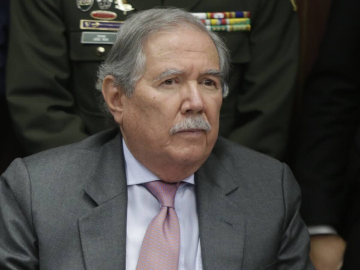 Partidos rechazan declaración de MinDefensa y lo citan al Congreso