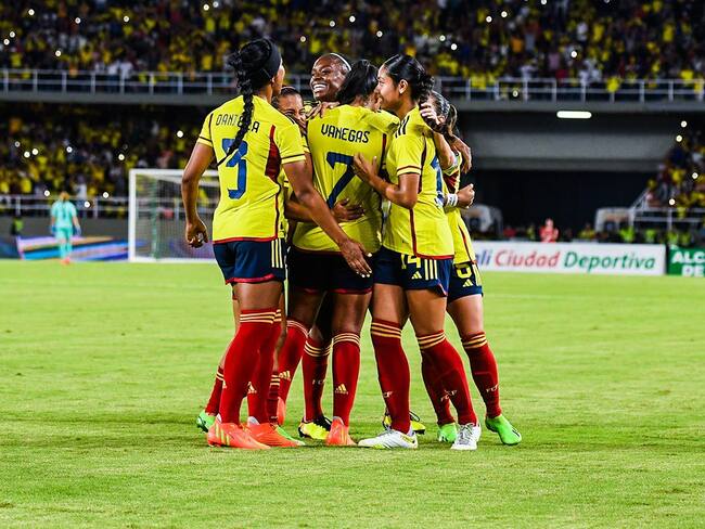 La  Selección Colombia femenina de mayores en su goleada ante Paraguay / @FCFSeleccionCol
