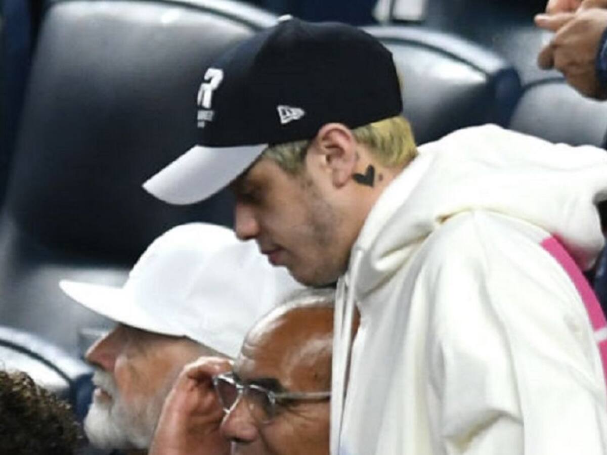 Pete Davidson disfruta de una cena romántica con una 'misteriosa mujer'