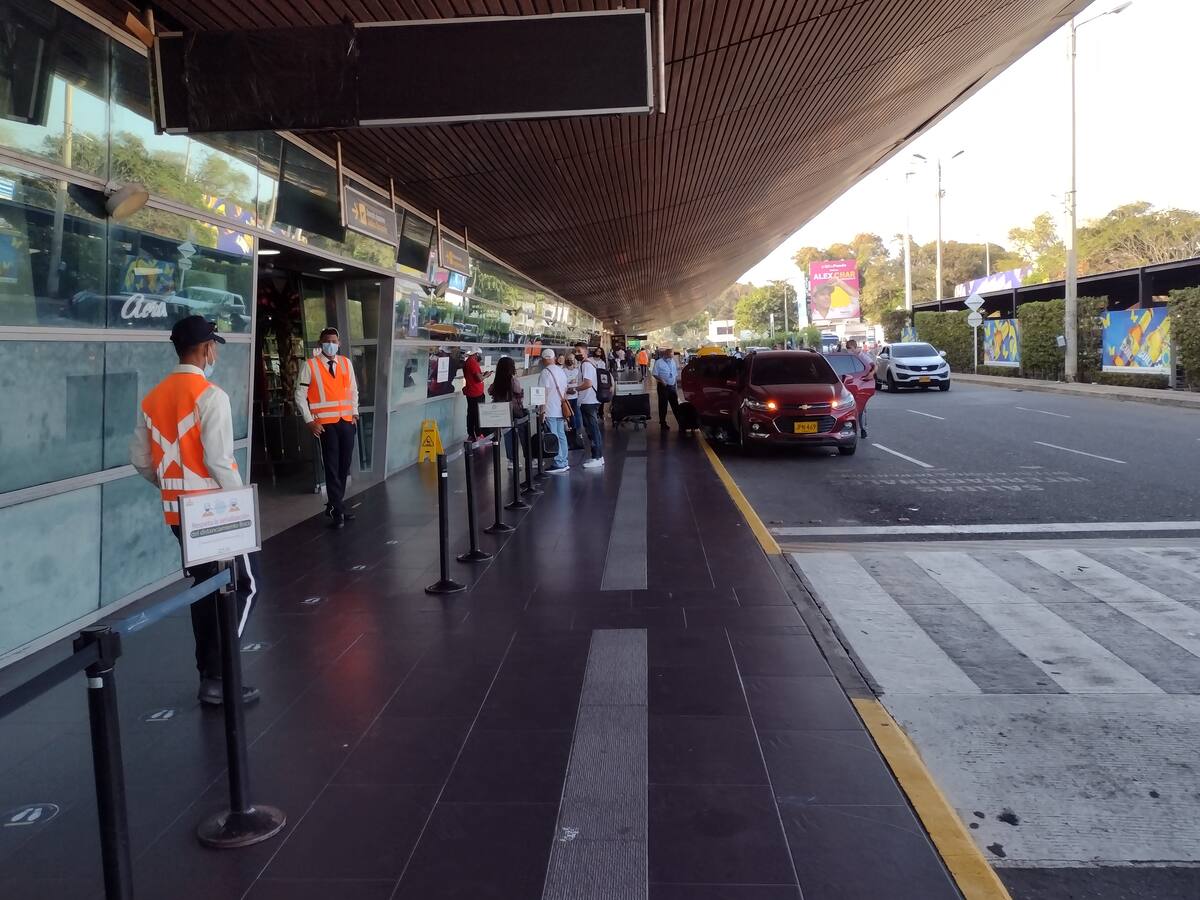 Cárcel a hombre capturado con presunta droga en aeropuerto de Cartagena