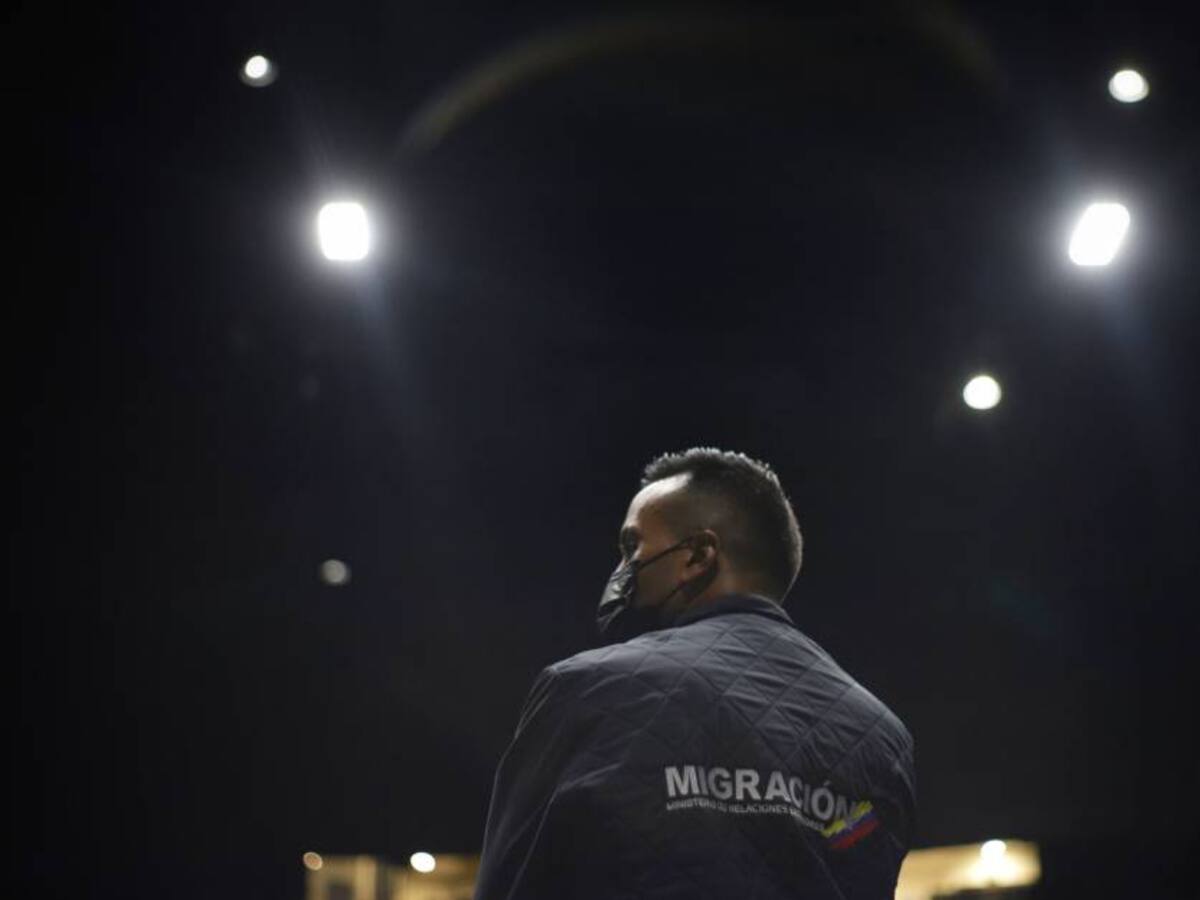 Retienen a alias ‘El profe’ ex jefe paramilitar que intentaba salir del país