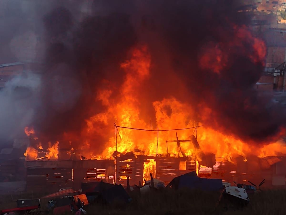 Incendio en Ciudad Bolívar: 73 personas perdieron sus viviendas