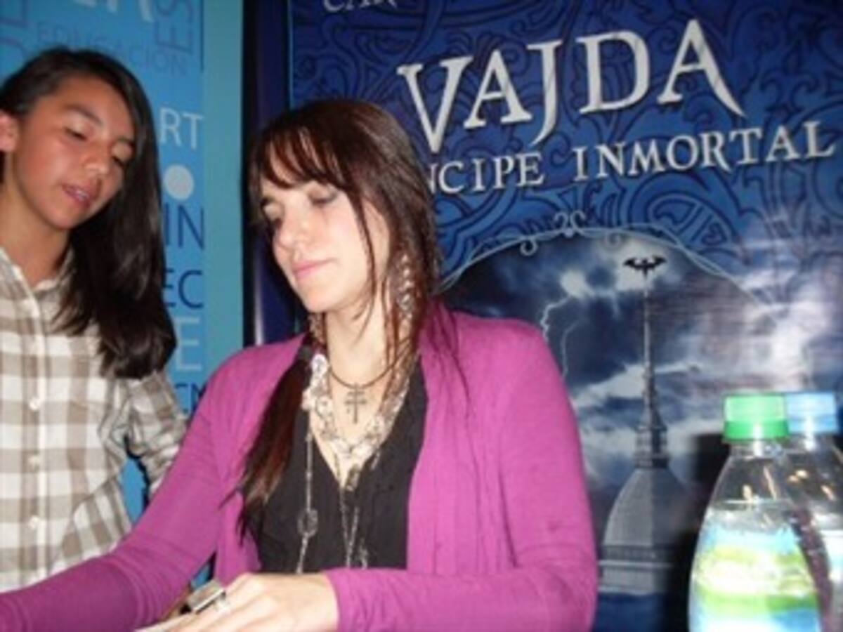 La colombiana Carolina Andújar se convierte en escritora de culto