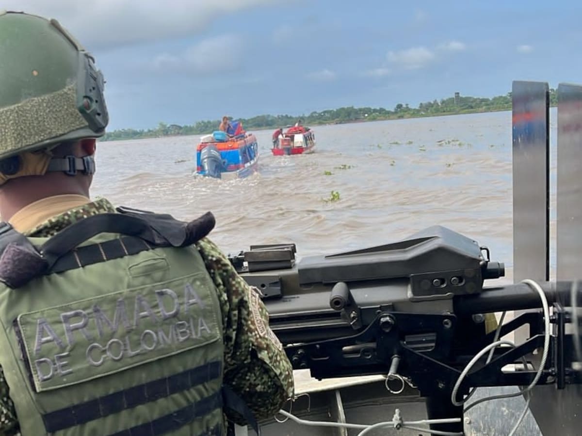 Armada de Colombia rescata a 14 personas tras naufragio en el río Magdalena