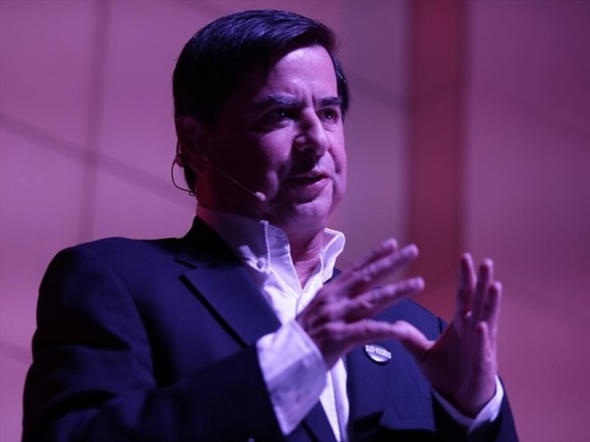 Duque debería objetar por inconstitucional "mico" en el presupuesto: Cristo