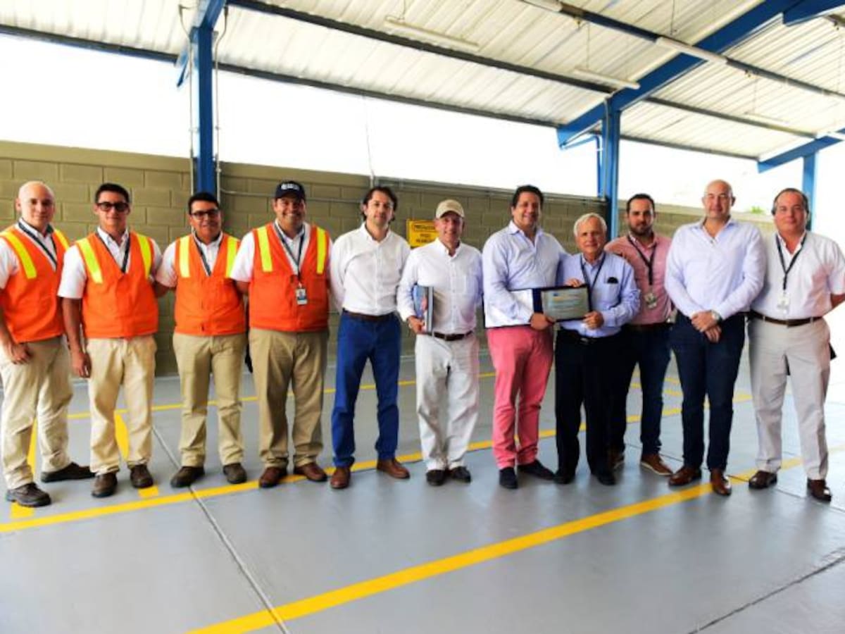 Inaugurado patio Renault en Contecar en puerto de Cartagena