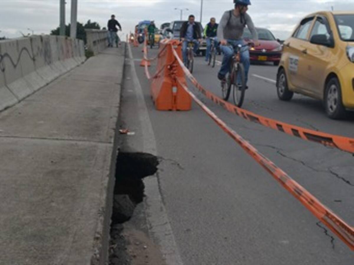 Conductores temen que hundimiento en Las Américas se siga agravando