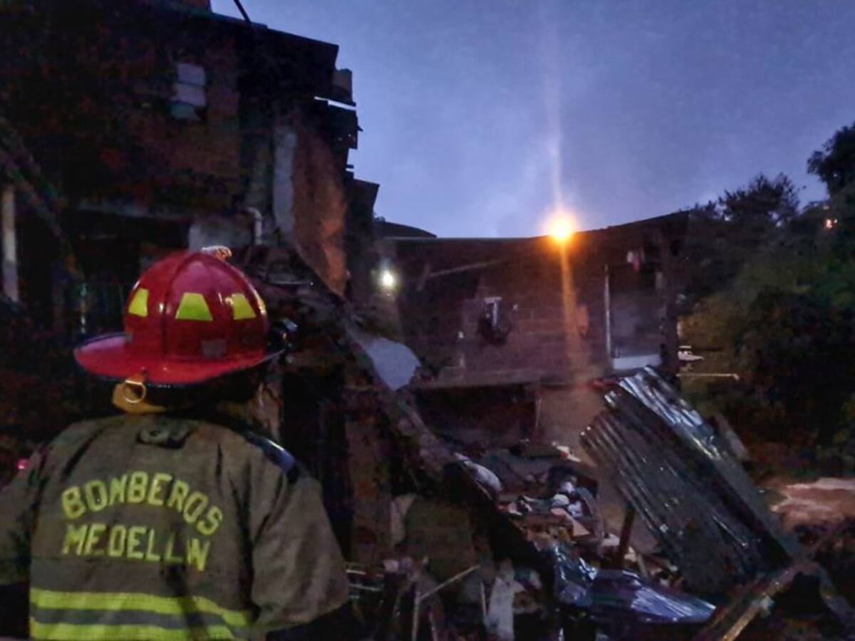 En Medellín una vivienda colapsó, dos menores fueron rescatados lesionados