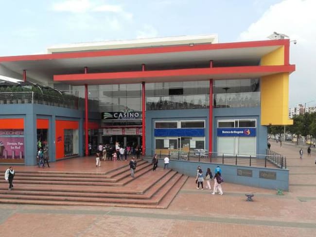 ¿Quién es el hombre que sembró el terror en un centro comercial de Bogotá?