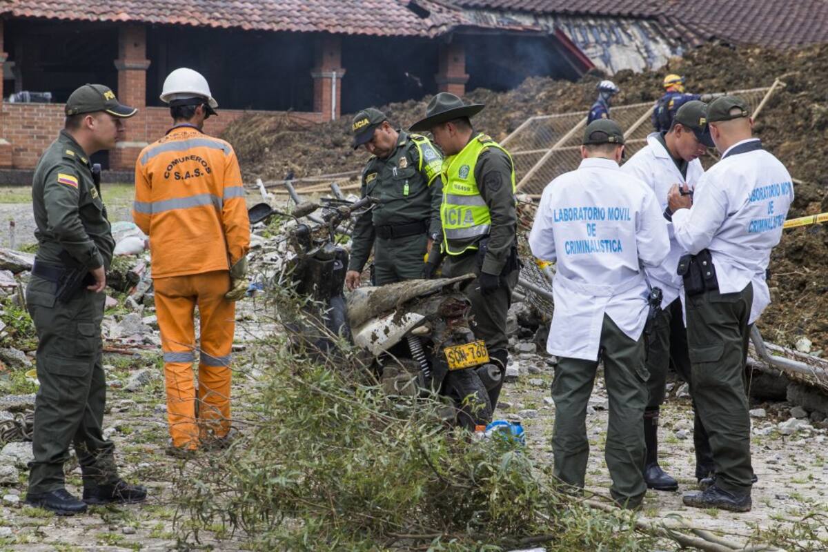 Además, tras estimarse que el cierre de los cuatro carriles de la autopista se mantendrá por cerca de 10 días, el consorcio reiteró sobre las vías alternas entre Medellín y Bogotá.