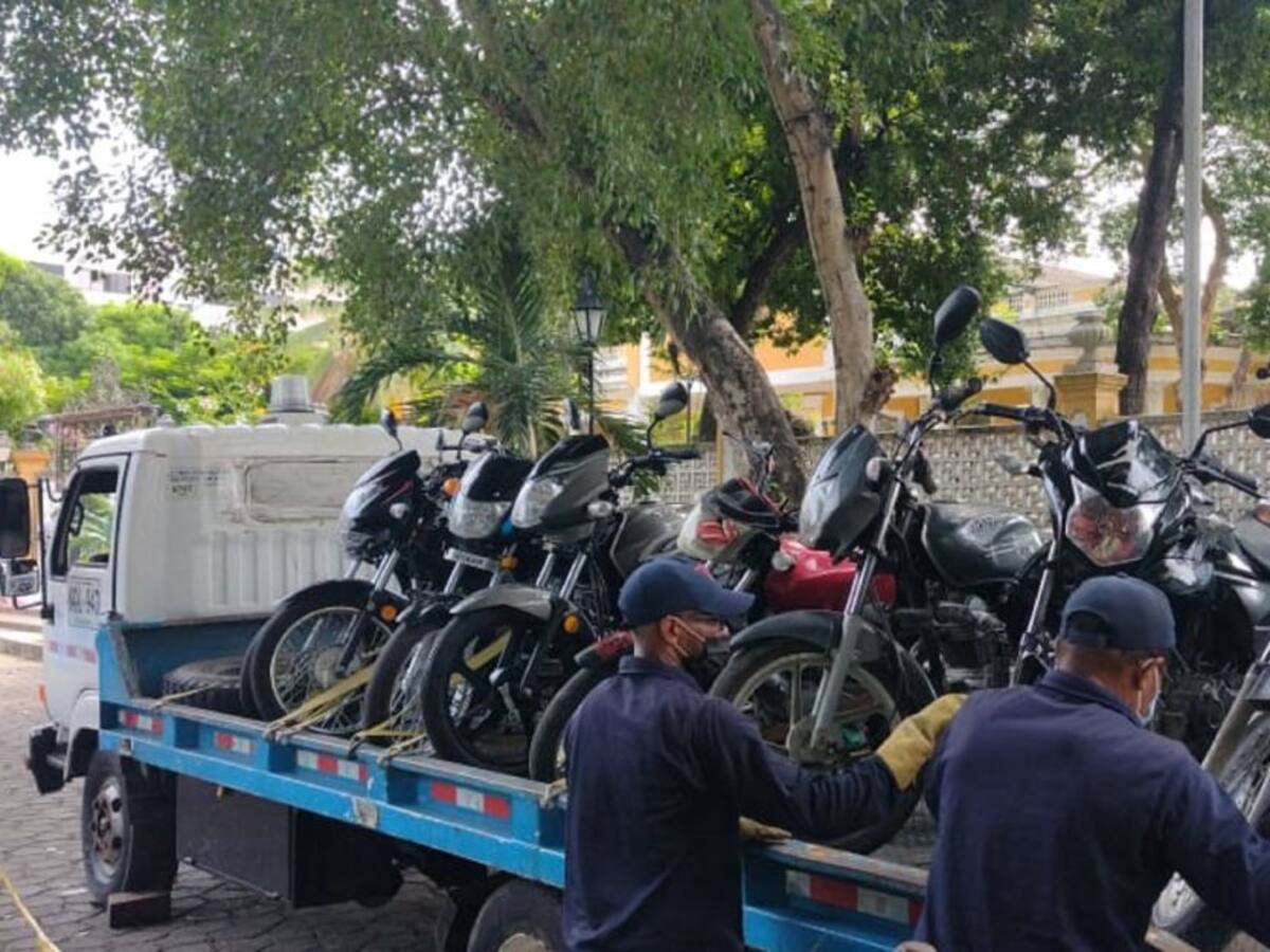 DATT inmovilizó motos por violar decreto de no parrillero en Cartagena