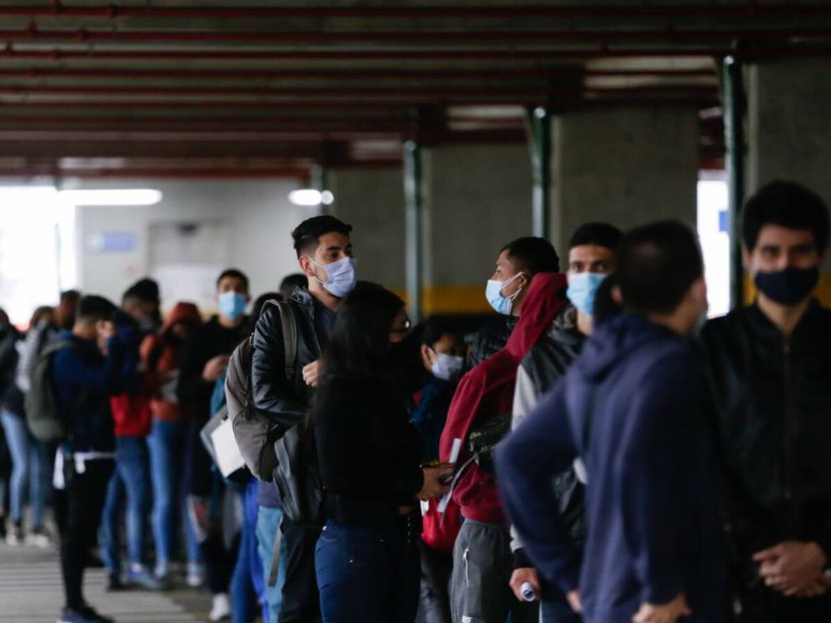 COVID-19: 129 muertos y 35.575 casos nuevos en Colombia