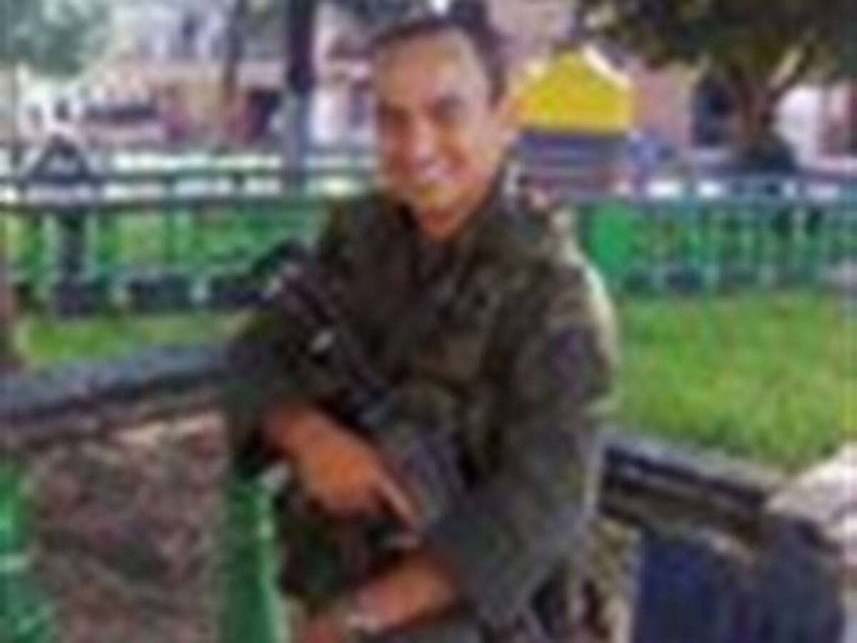 Madre de patrullero Carlos Alberto Ocampo se declara feliz por la liberación de su hijo
