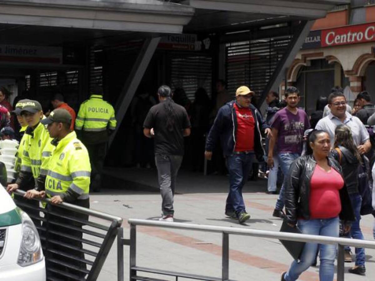 Continúan operativos para decomisar ventas de comida en TransMilenio