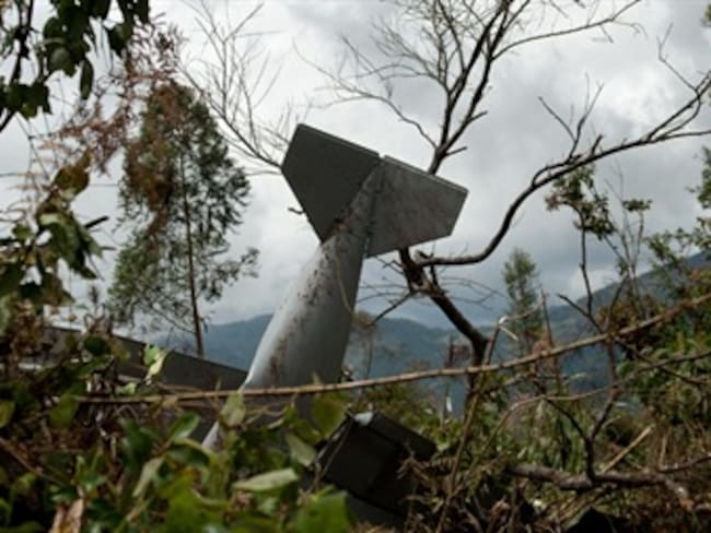 Buscan tres bombas extraviadas de la aeronave que se accidentó en el Cauca