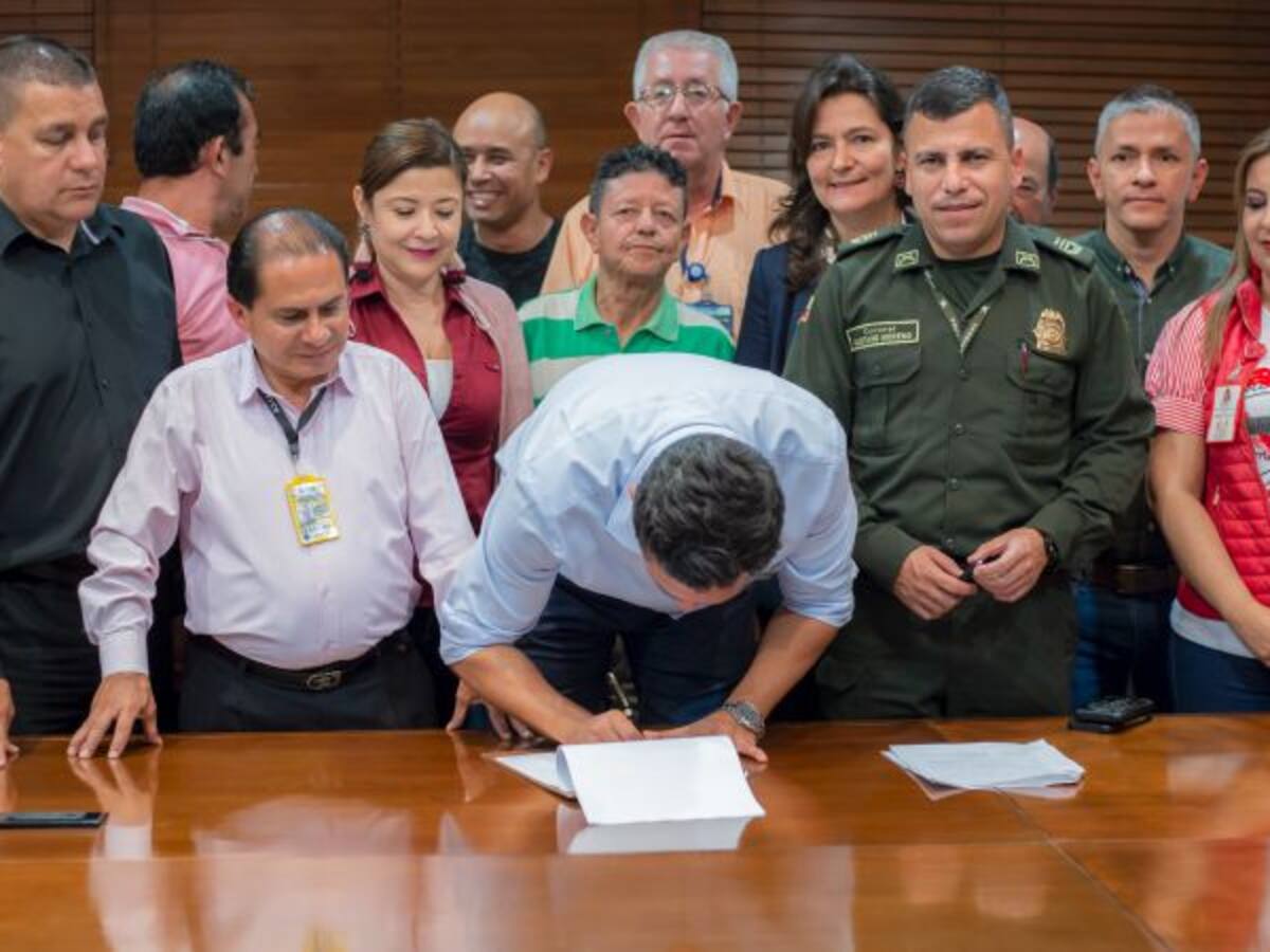 Alcalde de Pereira logró frenar paro de taxistas