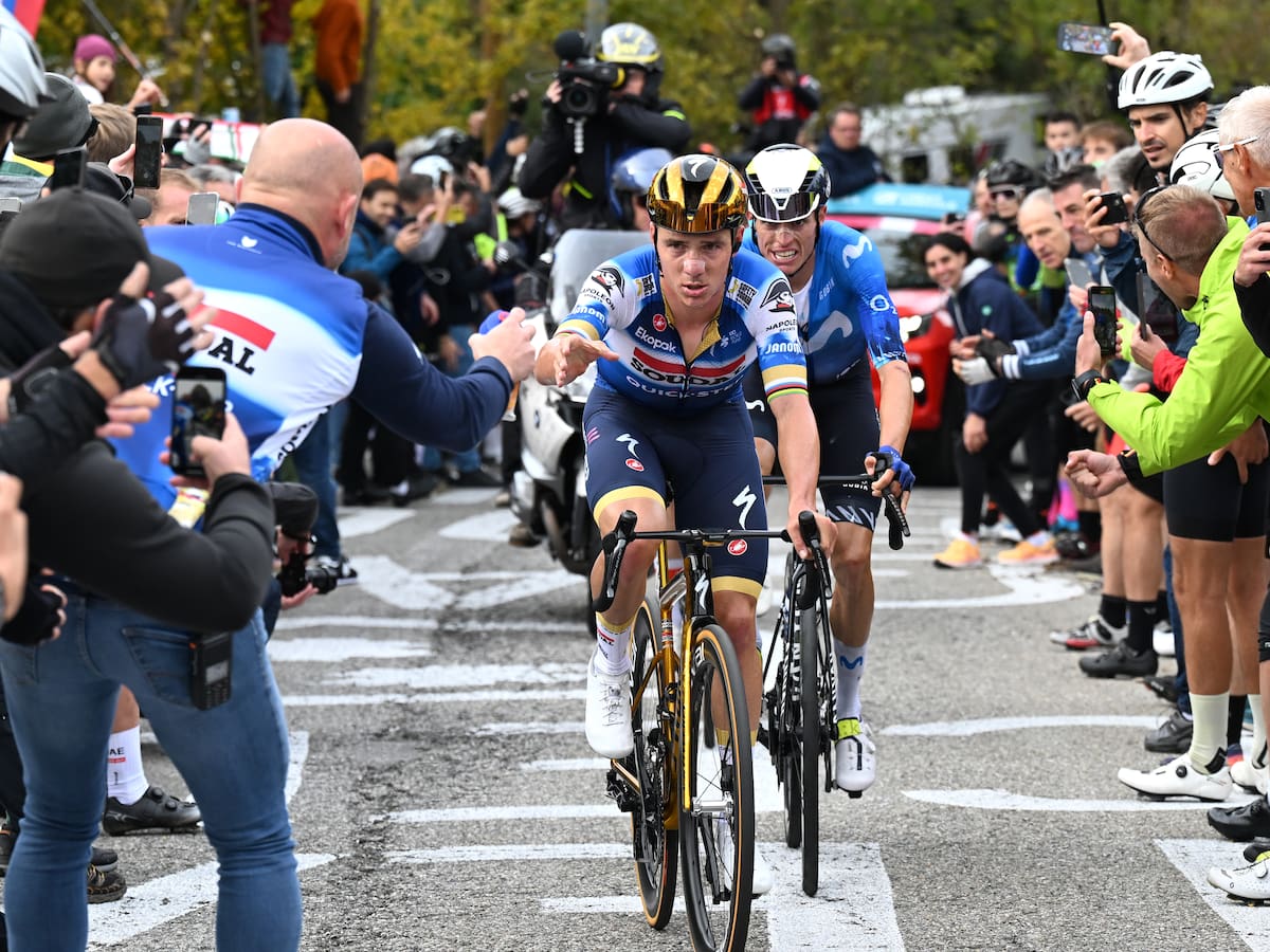 Remco Evenepoel sufrió un accidente, mientras entrenaba: fuerte choque con una furgoneta