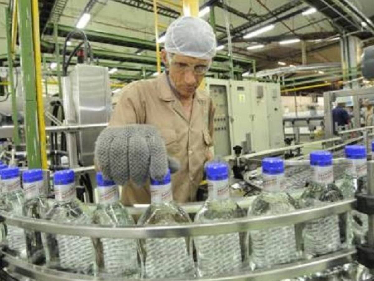 Implementan sello de última seguridad en licores de la FLA