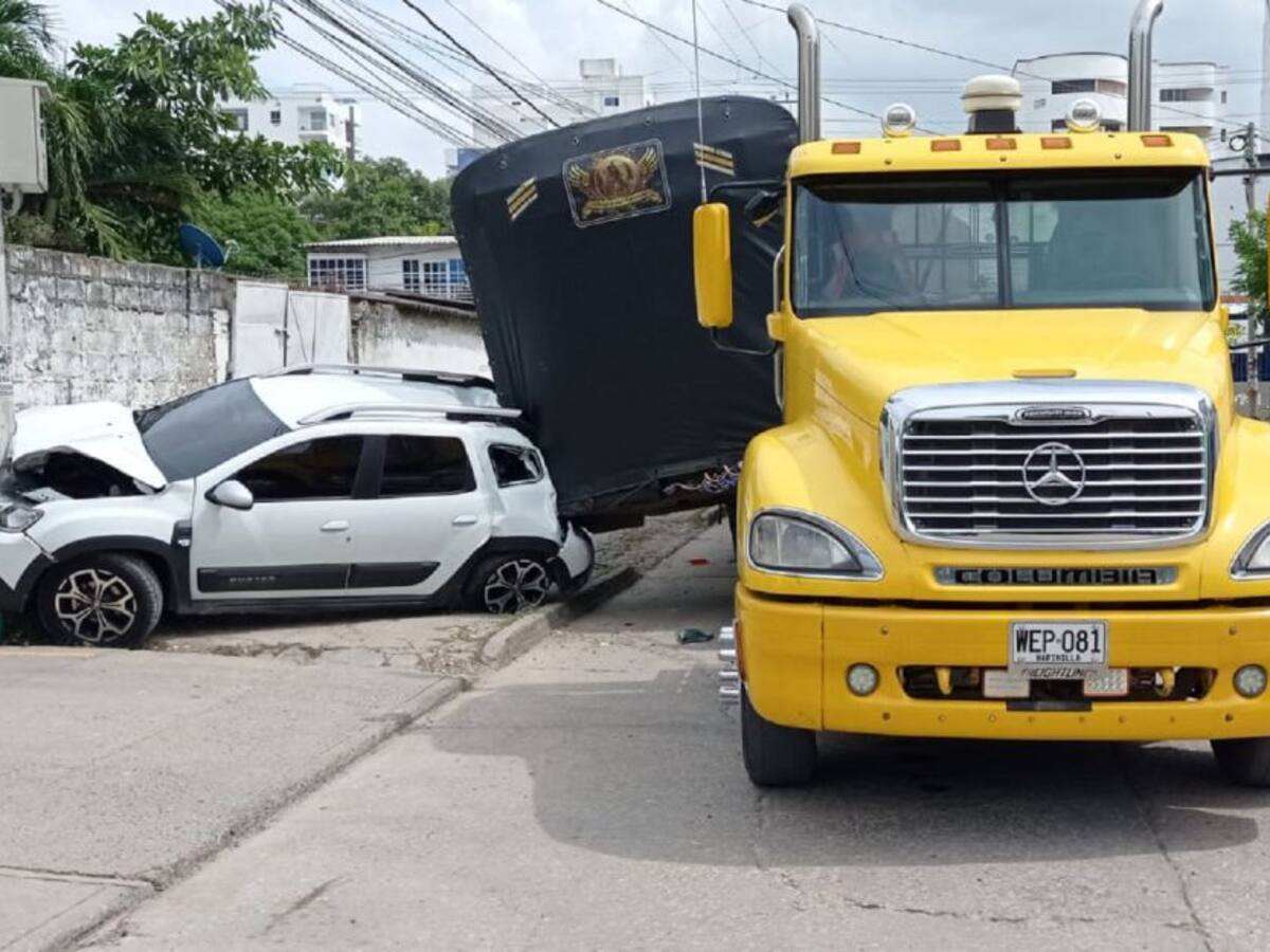 Accidente en Cartagena por desprendimiento de tráiler de un tractocamión