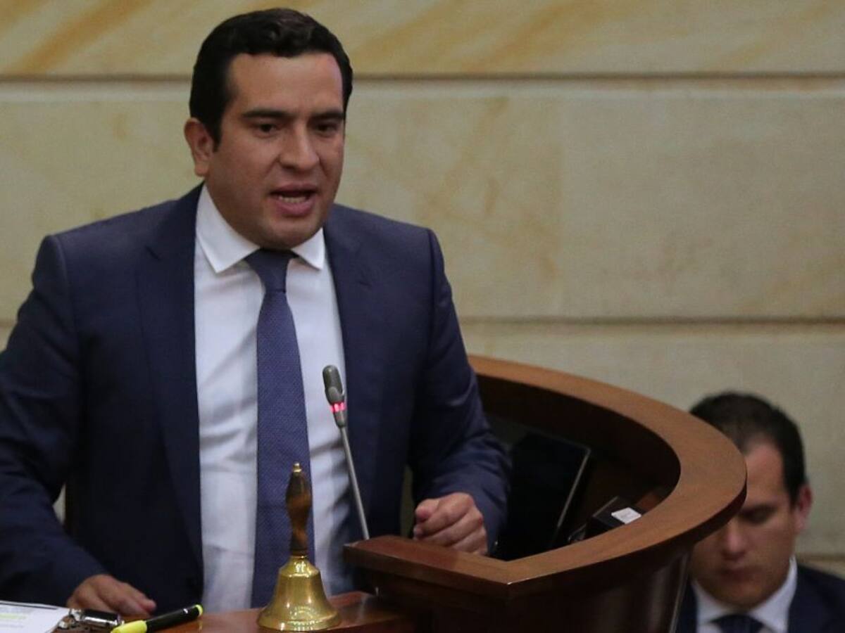 "Iván Cepeda y las Farc en el Congreso, y Uribe preso": Edward Rodríguez