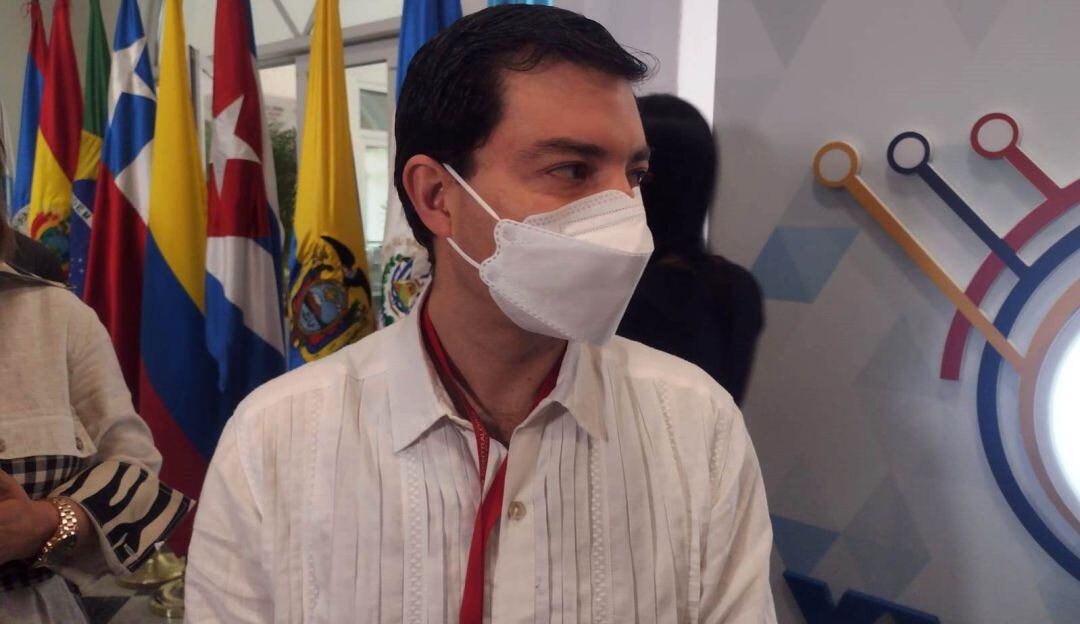 El funcionario dijo en Cartagena que grupos de poder se están afectando con sus decisiones