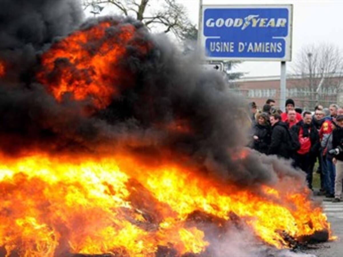 Trabajadores de Goodyear en Francia secuestran a directivos de fábrica