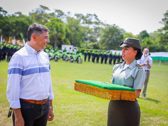 El alcalde de Ibagué, Andrés Hurtado, fue condecorado durante la ceremonia