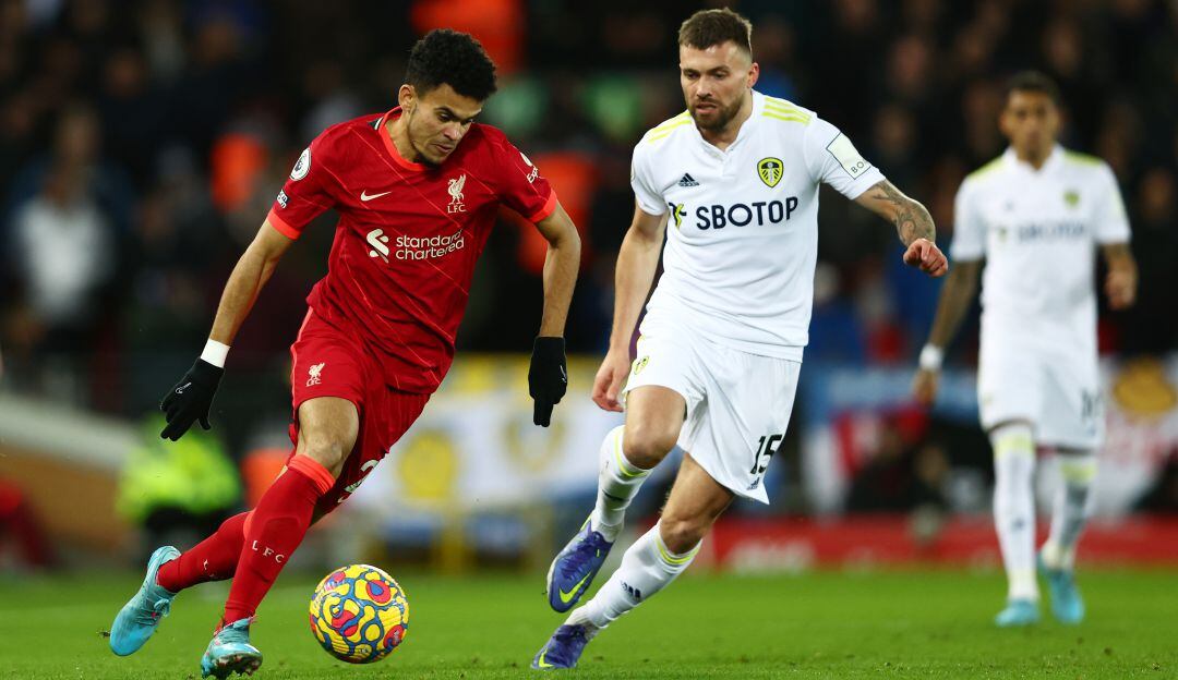 Luis Díaz tiene una buena actuación ante el Leeds United.