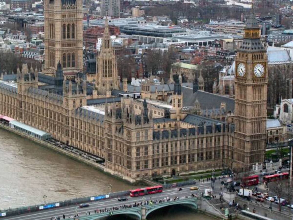 Cierran puente cerca al Parlamento británico por amenaza de bomba