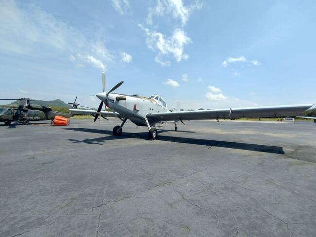 Avión de aspersión con glifosato adecuado para apagar incendios. Cortesía: Caracol Radio.