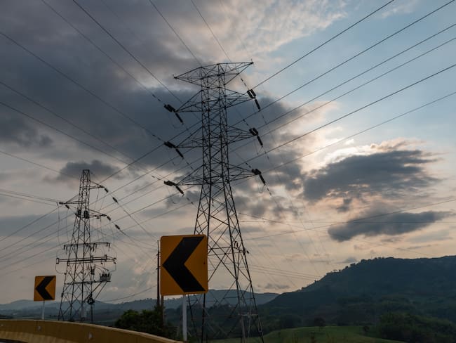 Venta de energía a Ecuador pone en riesgo la industria nacional: Asoenergía