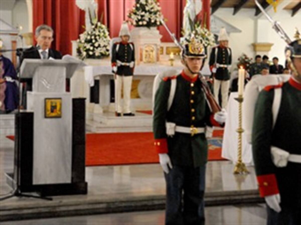 Presidente Uribe descarta interés en una guerra con Ecuador