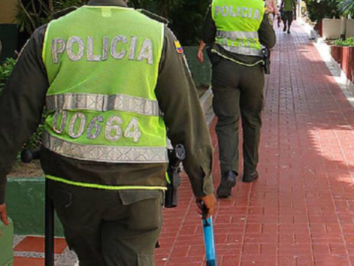 Apartan del cargo a policía que disparó a joven por colarse en Transmilenio