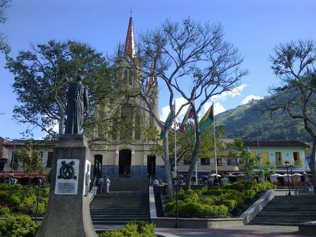 Por presuntos nexos con paramilitares, capturan alcalde de Amagá, Antioquia