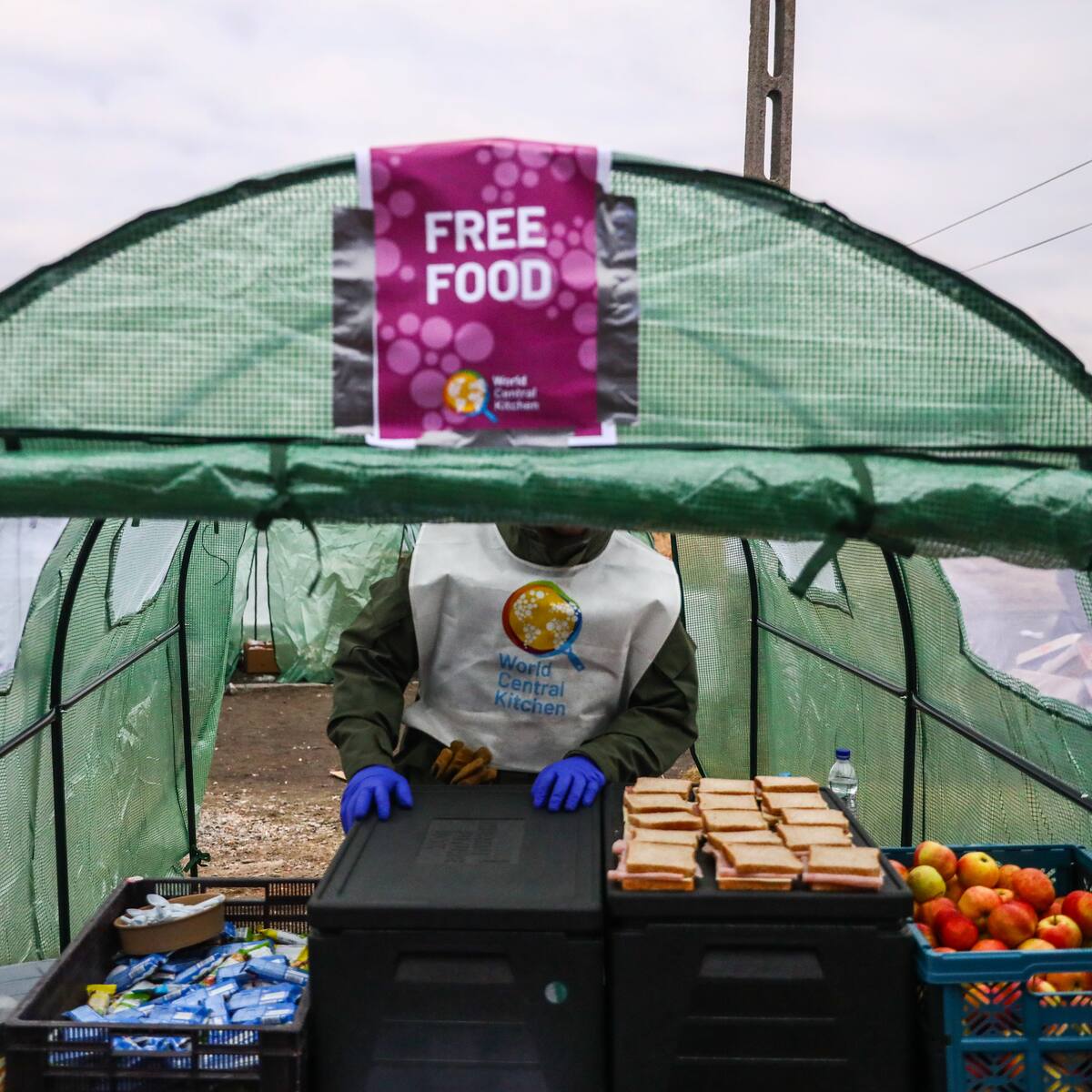 “Dar de comer es otra forma de lucha”: chef de World Central Kitchen en la frontera de Ucrania y Polonia