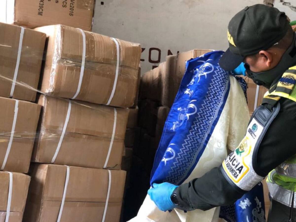 Cae contenedor con 38 mil cortinas de contrabando en Cartagena