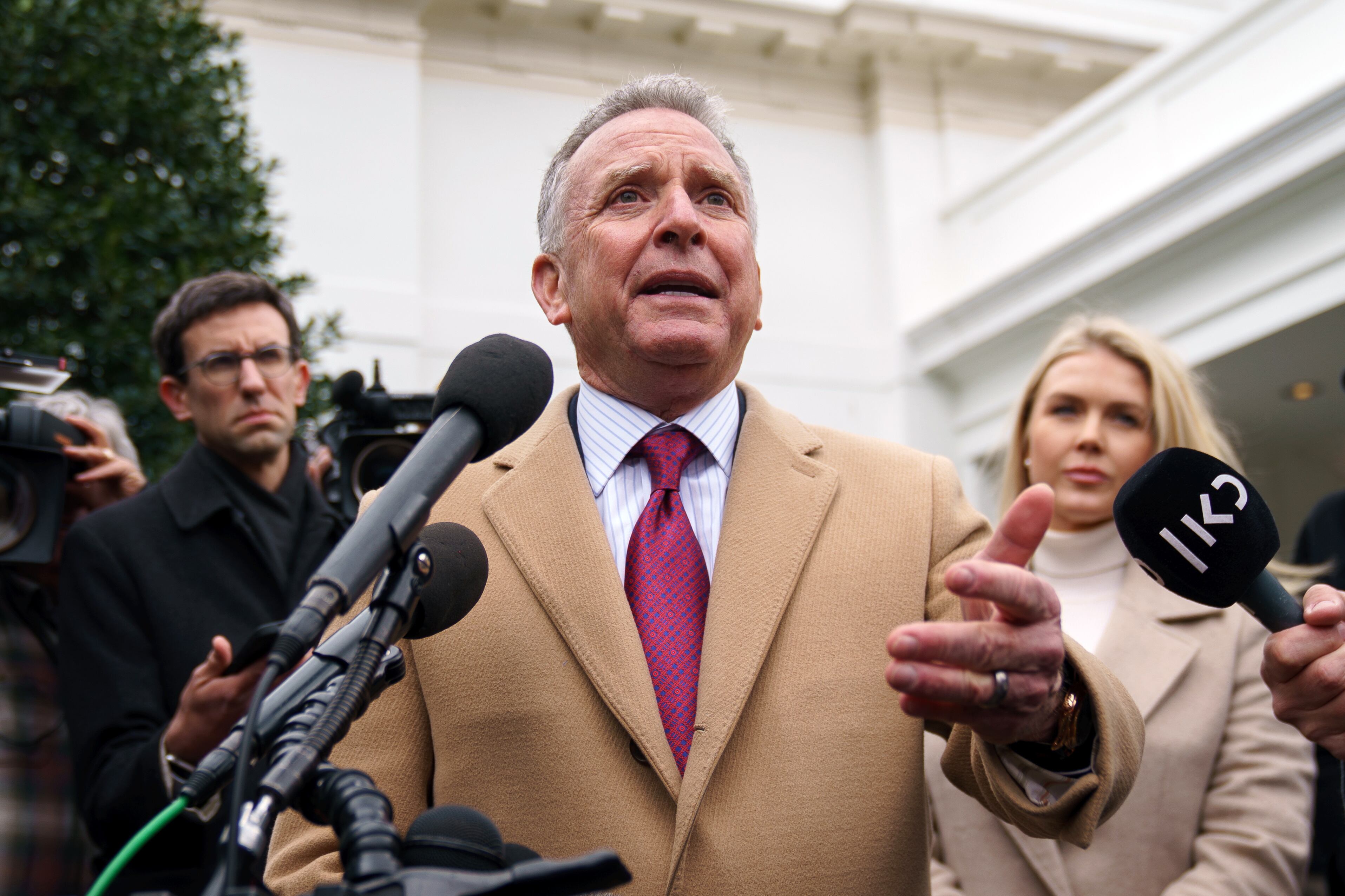 WASHINGTON (United States), 06/03/2025.- White House Press Secretary Karoline Leavitt (R) listens as US Middle East envoy Steve Witkoff (C) speaks to the media at the White House in Washington, DC, USA, 06 March 2025. EFE/EPA/WILL OLIVER