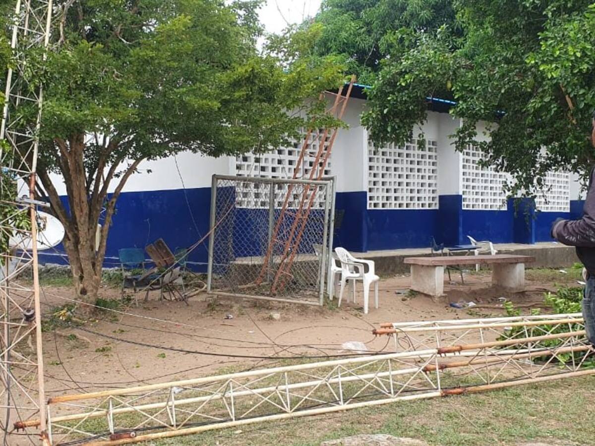 Cayó antena en un colegio de Arroyo Grande: Una niña murió y otra está herida