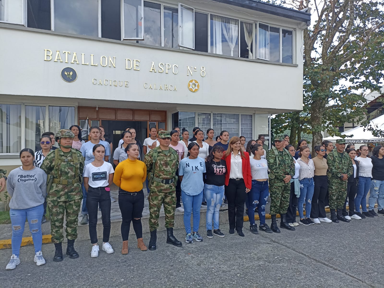 Mujeres que prestan servicio militar voluntario en el Quindío